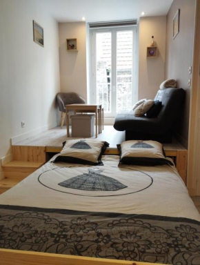 House of twenty, calme,rue piétonne, proche de la mer, wifi gratuit